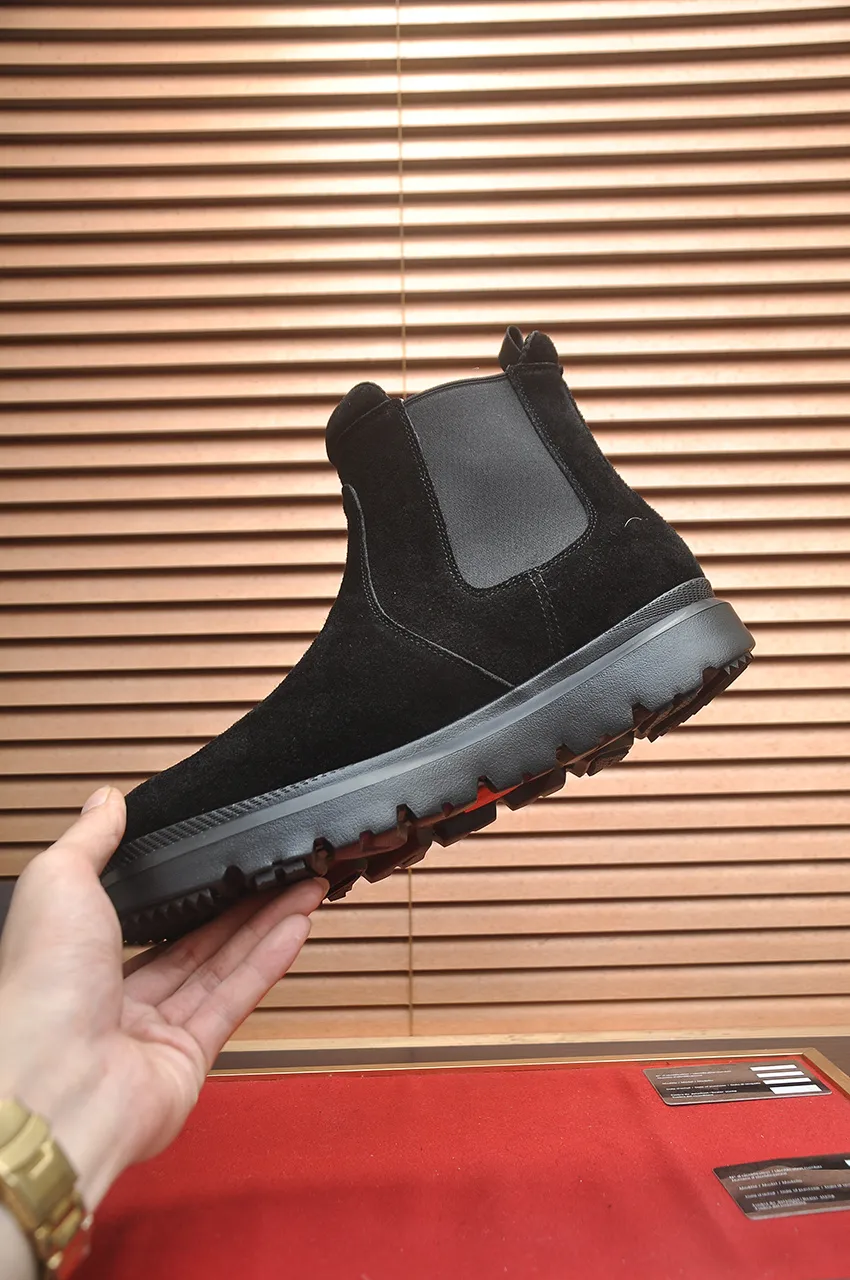 Men's shoes 💰580💶【UGG】(full genuine wool lining) Please pay attention to the original quality and compare the thickness of the wool 🏮🏮Hot style Martin boots from Australia's warm luxury brand men's shoes, official website synchronization, Beckham men's style..., made of imported top-layer waxed cowhide, waxed toe, Australian real wool velvet lining Carefully sewn...Imported rubber Martin boots outsole (comfortable, soft and wear-resistant). I really like the quality...Exquisite workmanship, you can't put it down once you see it. Code number 39-44